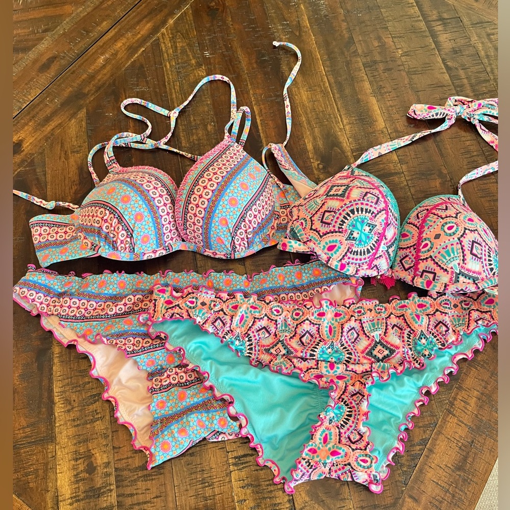 Shade &Shore bikinis. 36B tops with XL bottoms. 2 swim suits.
